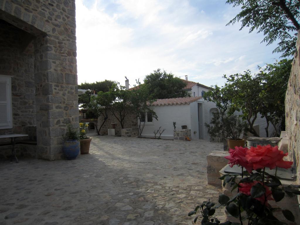Kiki'S Houses Vlichos Ýdra Eksteriør bilde